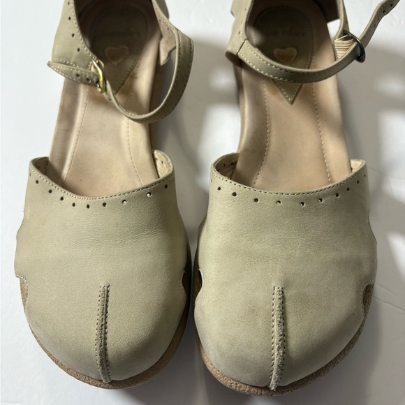 Dansko Mary Janes in Taupe Mushroom Color. Nubuck Leather, Rubber Sole. 9.5-10 - Picture 1 of 14